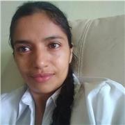 Profesora de inglés oriento clases a niños y niñas de todas las edades